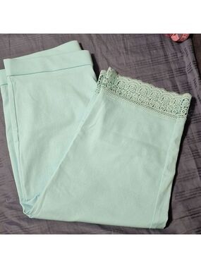 Real Size blue Capri crochet accent 16 x 18 Nwot